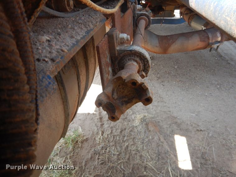 image for item DK8010 2004 Peterbilt 379  semi truck