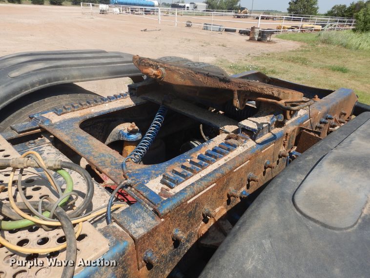 image for item DK8010 2004 Peterbilt 379  semi truck