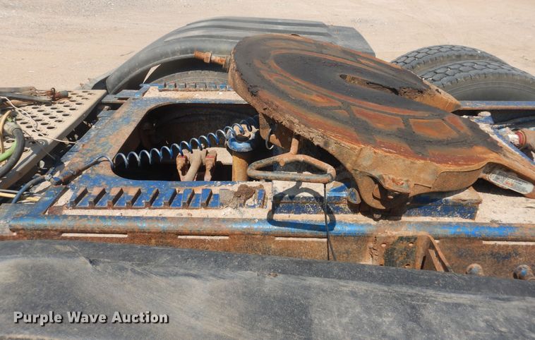 image for item DK8010 2004 Peterbilt 379  semi truck