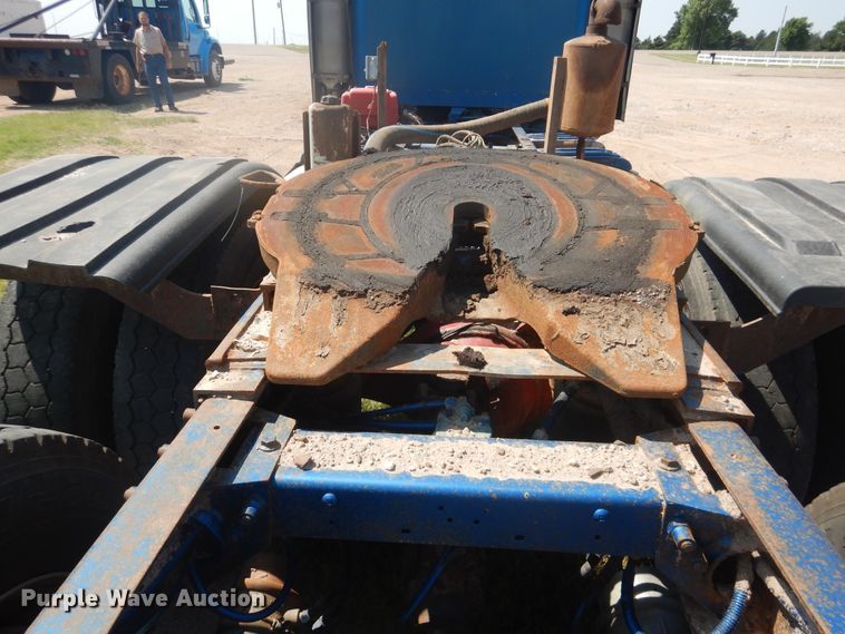 image for item DK8010 2004 Peterbilt 379  semi truck