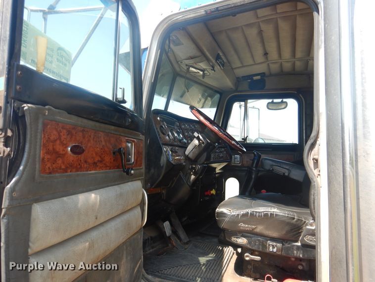 image for item DK8010 2004 Peterbilt 379  semi truck