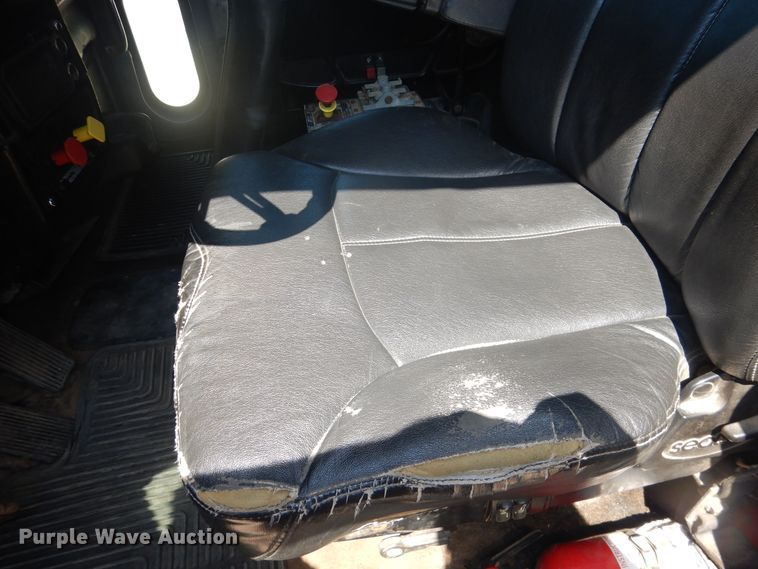 image for item DK8010 2004 Peterbilt 379  semi truck