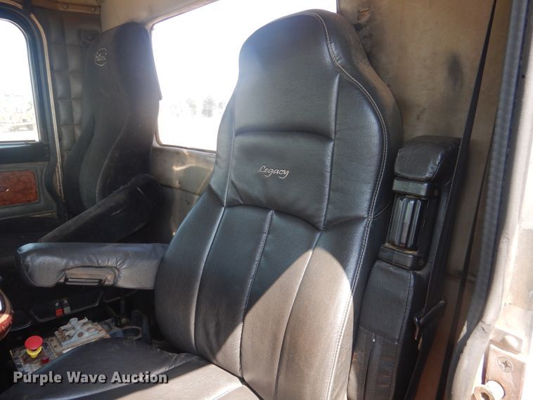 image for item DK8010 2004 Peterbilt 379  semi truck