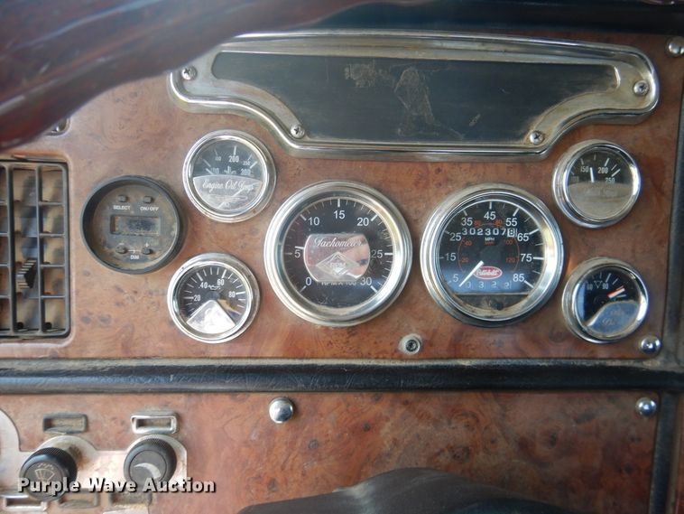 image for item DK8010 2004 Peterbilt 379  semi truck