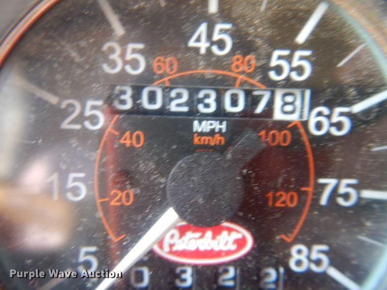 image for item DK8010 2004 Peterbilt 379  semi truck