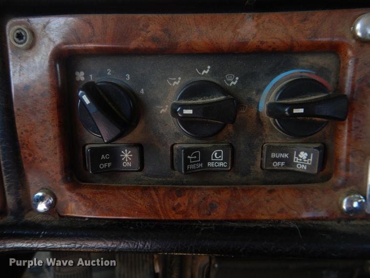 image for item DK8010 2004 Peterbilt 379  semi truck