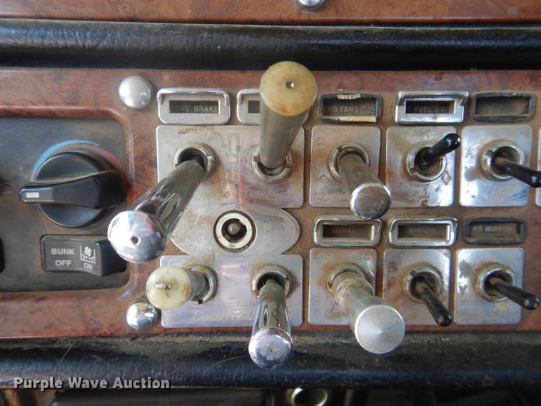 image for item DK8010 2004 Peterbilt 379  semi truck