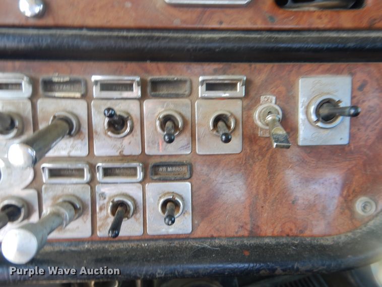 image for item DK8010 2004 Peterbilt 379  semi truck