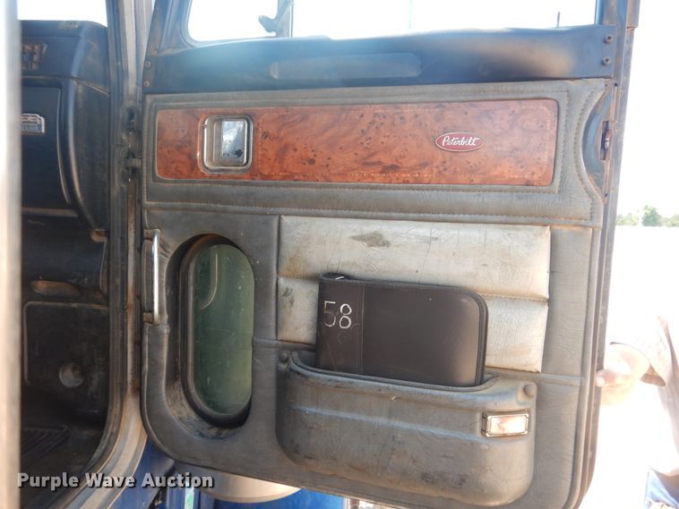 image for item DK8010 2004 Peterbilt 379  semi truck