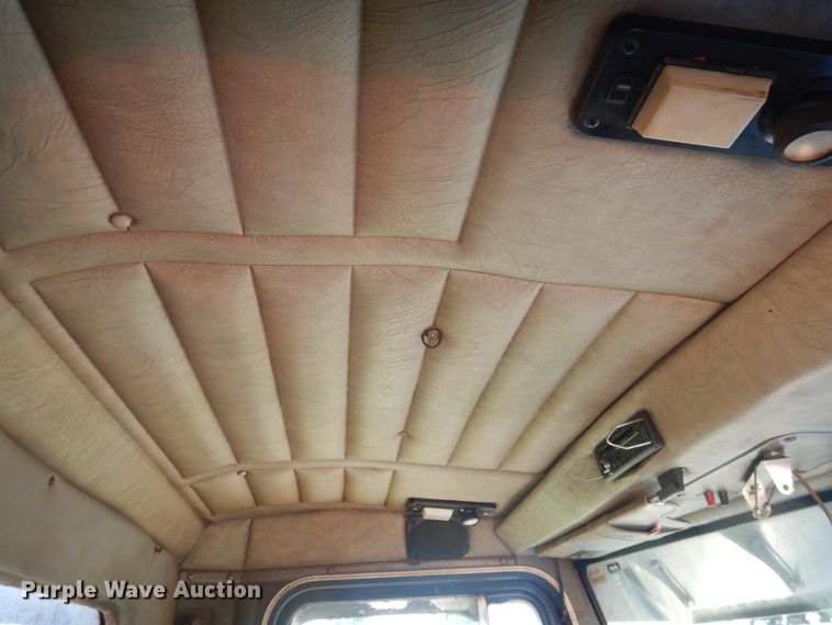 image for item DK8010 2004 Peterbilt 379  semi truck