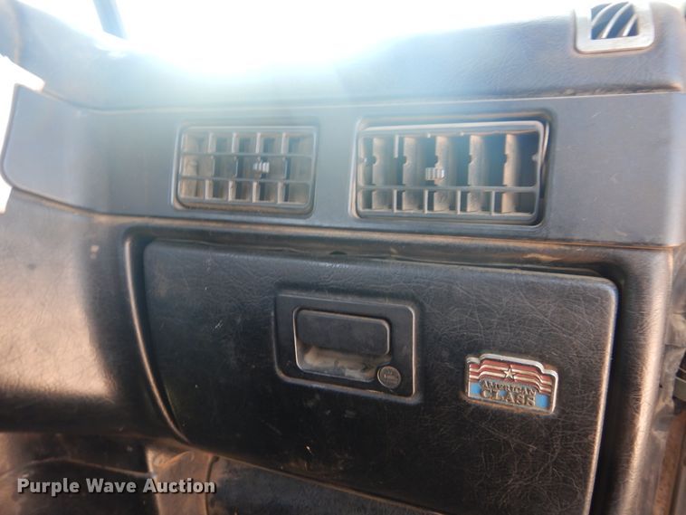 image for item DK8010 2004 Peterbilt 379  semi truck