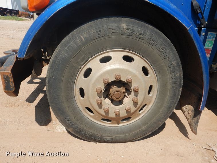 image for item DK8010 2004 Peterbilt 379  semi truck