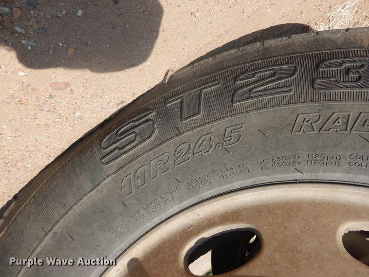 image for item DK8010 2004 Peterbilt 379  semi truck