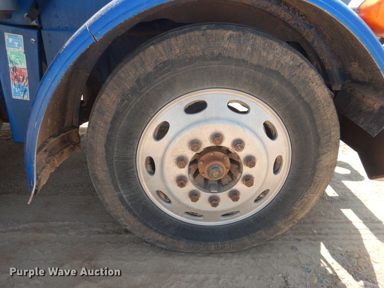 image for item DK8010 2004 Peterbilt 379  semi truck