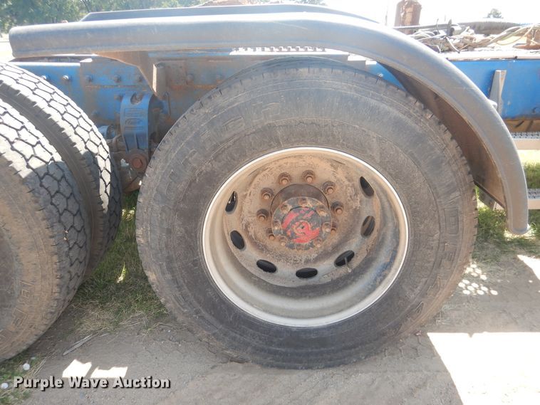 image for item DK8010 2004 Peterbilt 379  semi truck