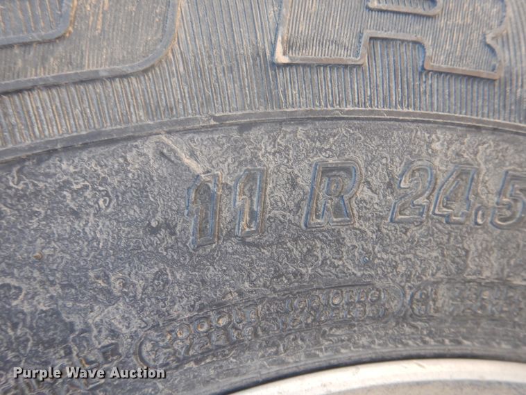 image for item DK8010 2004 Peterbilt 379  semi truck