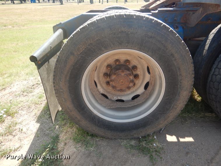 image for item DK8010 2004 Peterbilt 379  semi truck