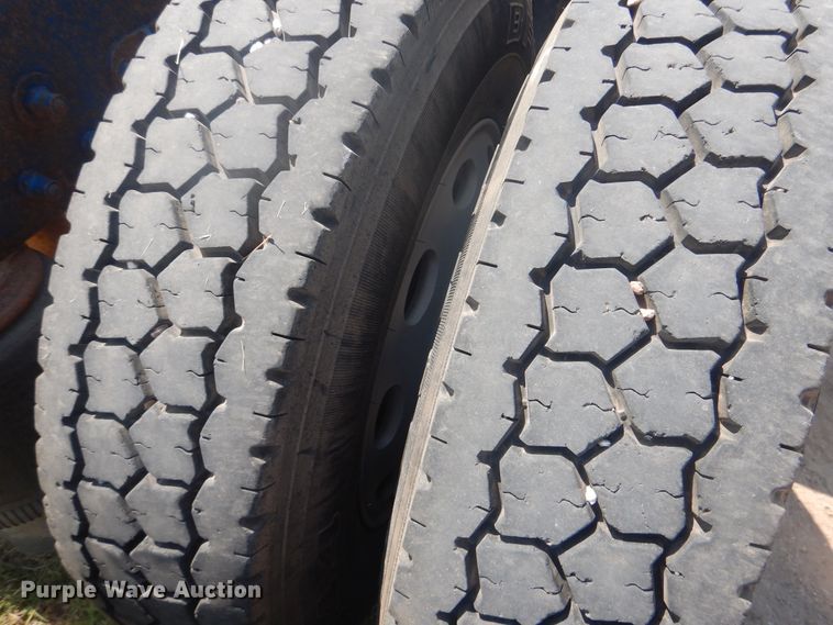 image for item DK8010 2004 Peterbilt 379  semi truck