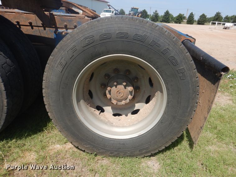 image for item DK8010 2004 Peterbilt 379  semi truck