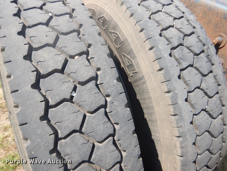 image for item DK8010 2004 Peterbilt 379  semi truck