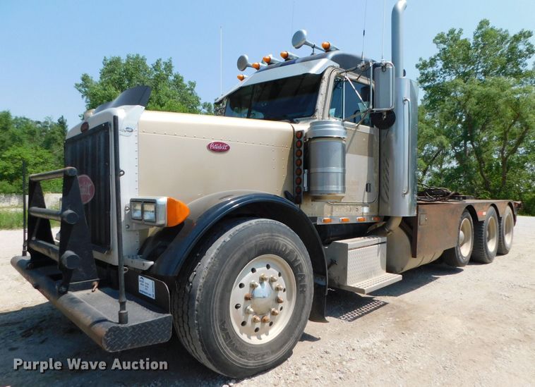 image for item DK8606 1999 Peterbilt 379  winch truck