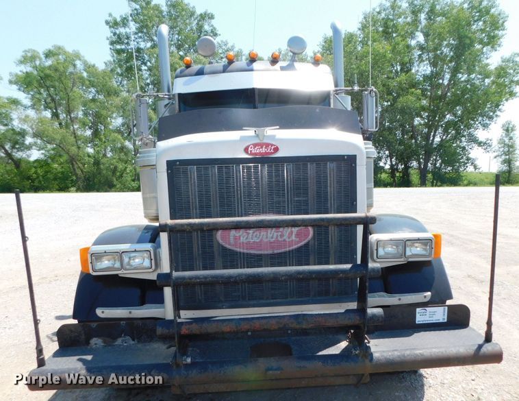 image for item DK8606 1999 Peterbilt 379  winch truck