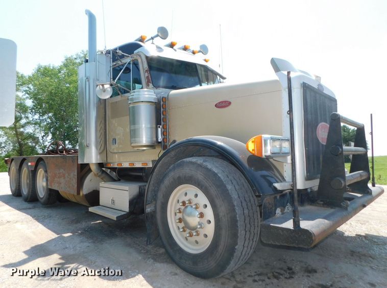 image for item DK8606 1999 Peterbilt 379  winch truck