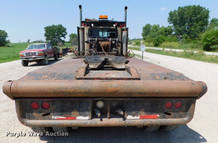 image for item DK8606 1999 Peterbilt 379  winch truck