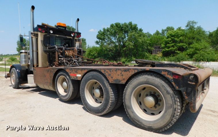 image for item DK8606 1999 Peterbilt 379  winch truck