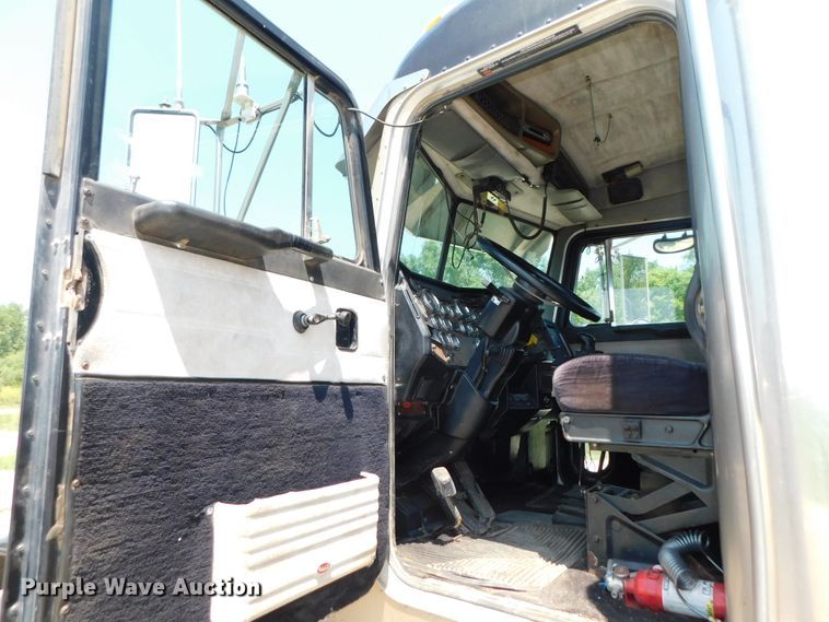 image for item DK8606 1999 Peterbilt 379  winch truck