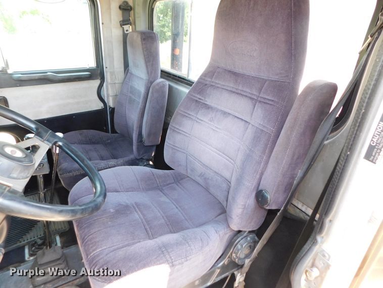 image for item DK8606 1999 Peterbilt 379  winch truck