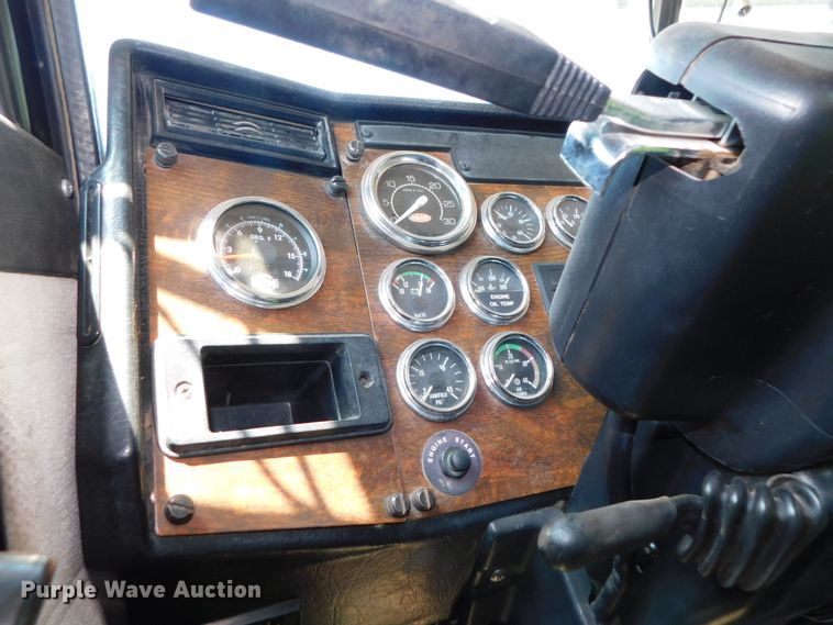 image for item DK8606 1999 Peterbilt 379  winch truck