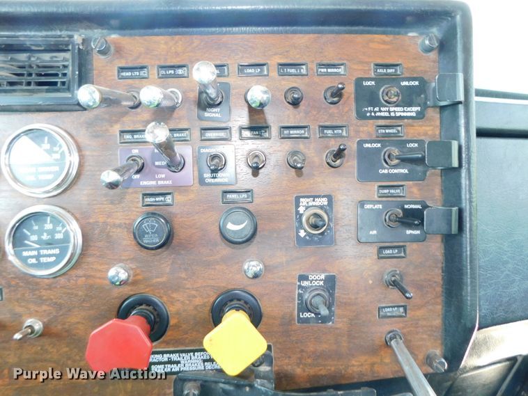 image for item DK8606 1999 Peterbilt 379  winch truck