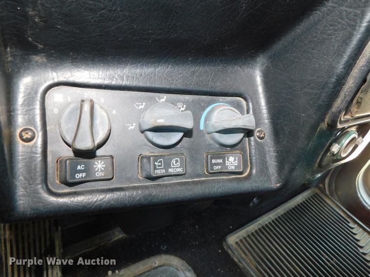 image for item DK8606 1999 Peterbilt 379  winch truck