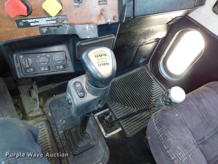 image for item DK8606 1999 Peterbilt 379  winch truck