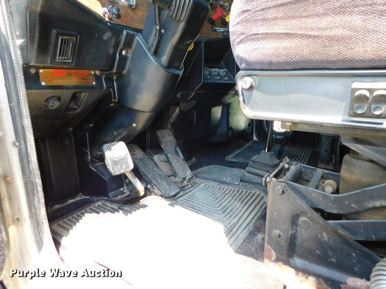 image for item DK8606 1999 Peterbilt 379  winch truck