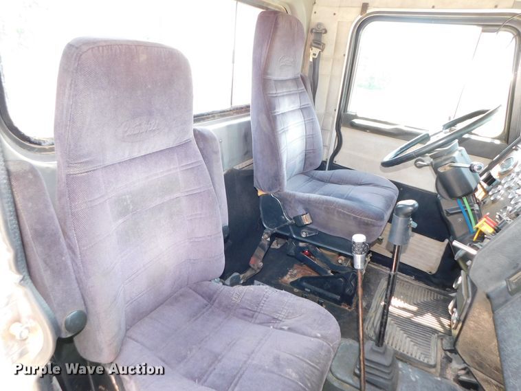 image for item DK8606 1999 Peterbilt 379  winch truck