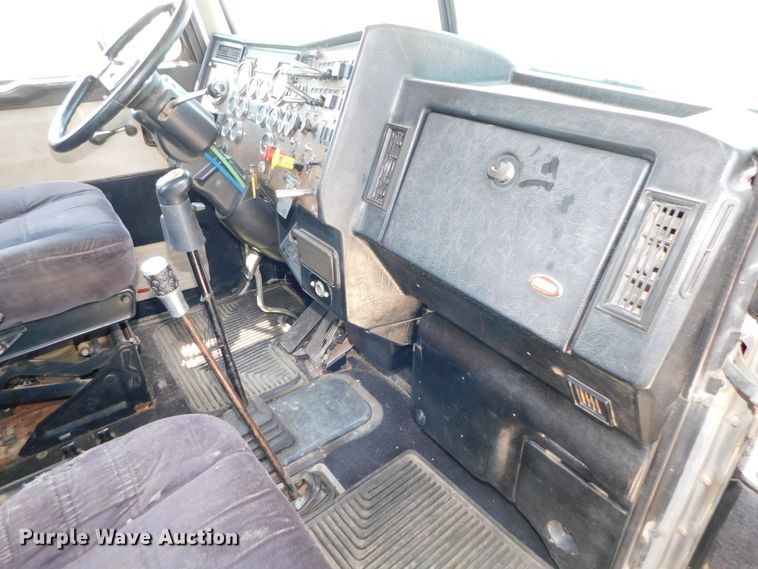 image for item DK8606 1999 Peterbilt 379  winch truck