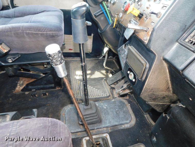 image for item DK8606 1999 Peterbilt 379  winch truck