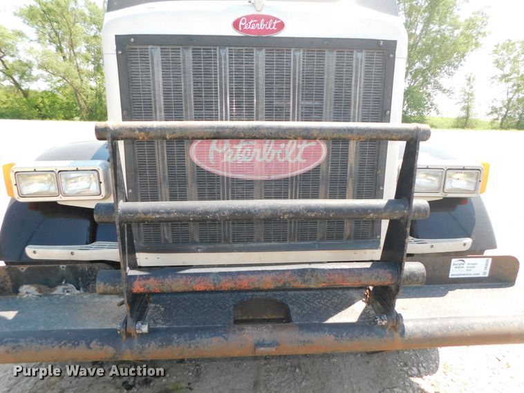 image for item DK8606 1999 Peterbilt 379  winch truck