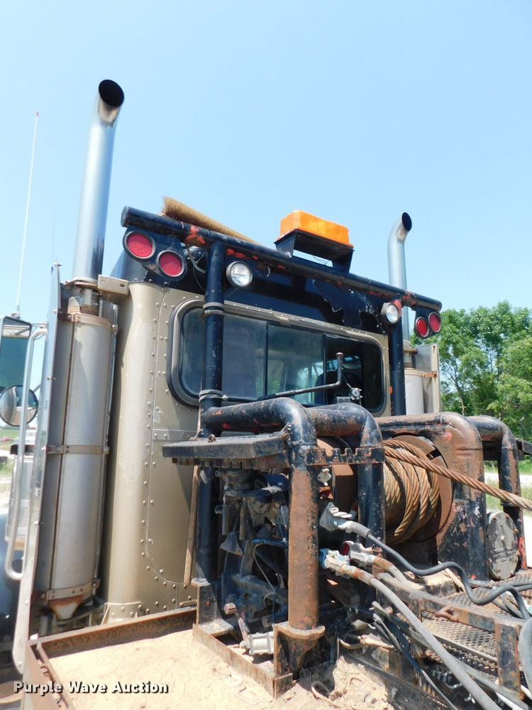 image for item DK8606 1999 Peterbilt 379  winch truck