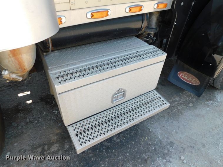 image for item DK8606 1999 Peterbilt 379  winch truck