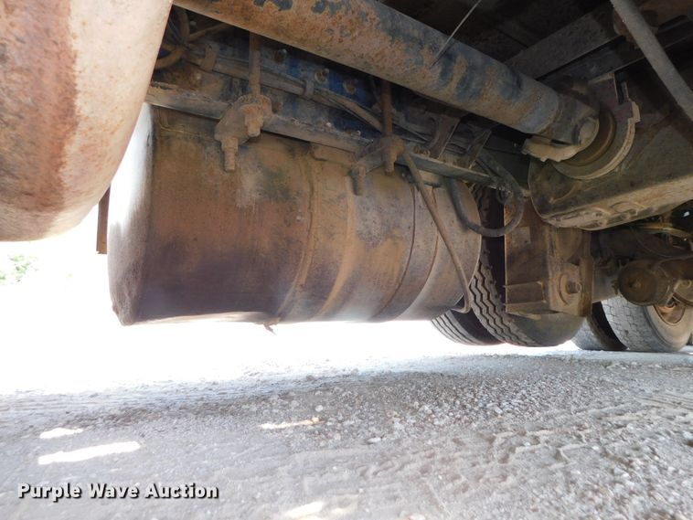 image for item DK8606 1999 Peterbilt 379  winch truck