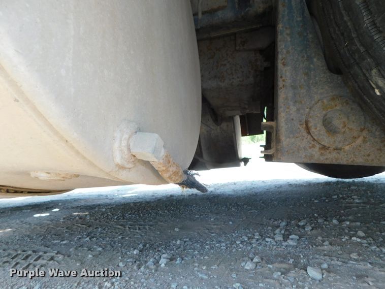 image for item DK8606 1999 Peterbilt 379  winch truck