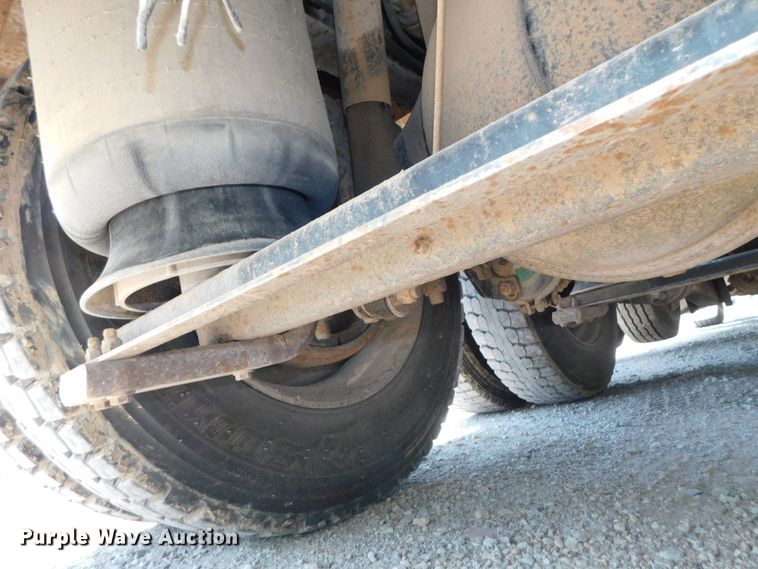 image for item DK8606 1999 Peterbilt 379  winch truck