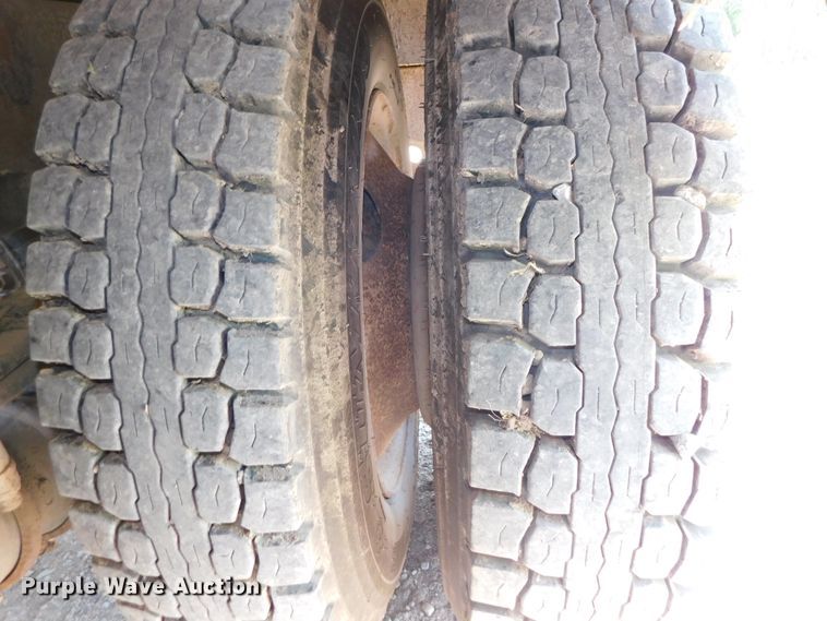 image for item DK8606 1999 Peterbilt 379  winch truck