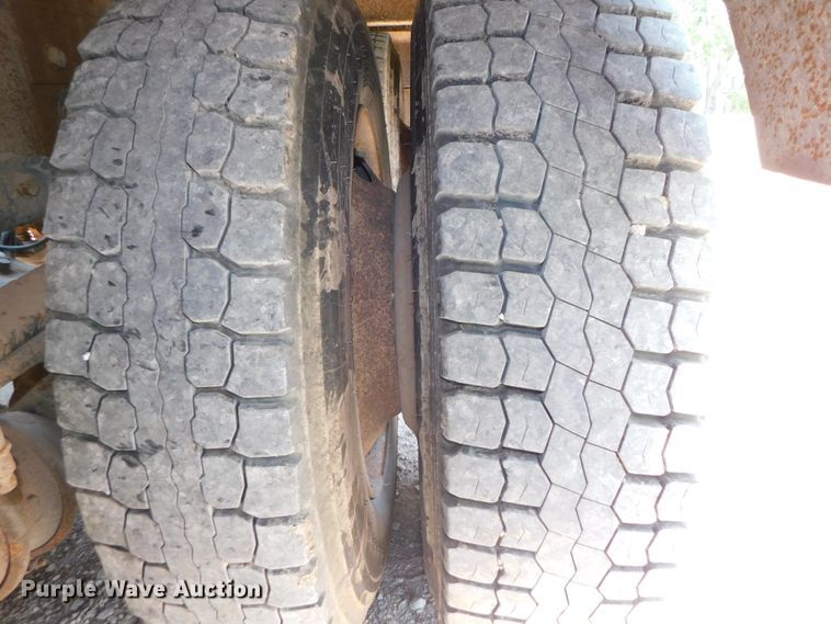 image for item DK8606 1999 Peterbilt 379  winch truck