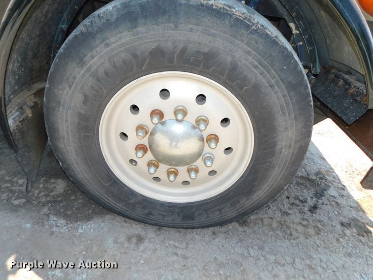 image for item DK8606 1999 Peterbilt 379  winch truck