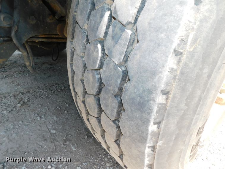 image for item DK8606 1999 Peterbilt 379  winch truck