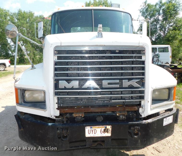 image for item DK8612 1993 Mack CH613  semi truck